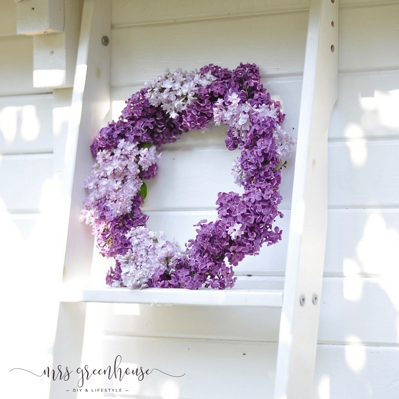 DIY - Ein romantischer Fliederkranz aus dem Garten und eine zarte Tischdekoration aus Hortensienblüten