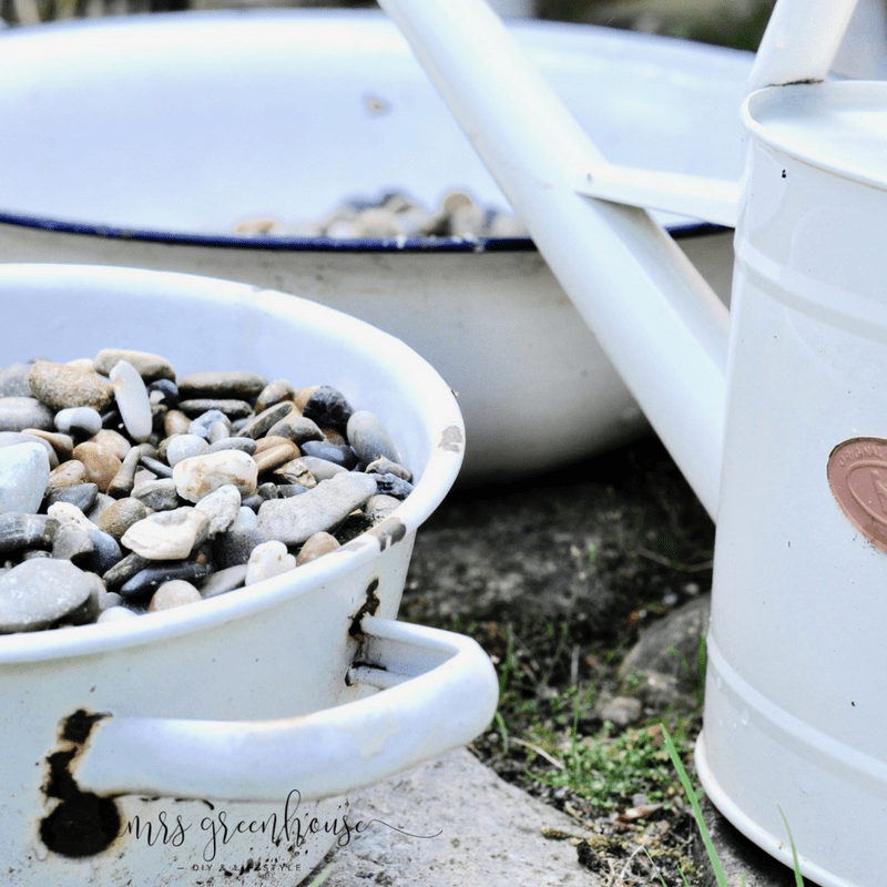 Romantischer MiniTeich ein Garten DIY auf mrsgreenhouse.de