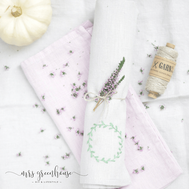 Blätterkränze gestickt