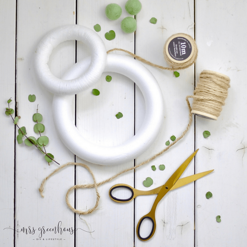 Ranunkelblüten-Kranz aus Filz - ein Frühlings-DIY