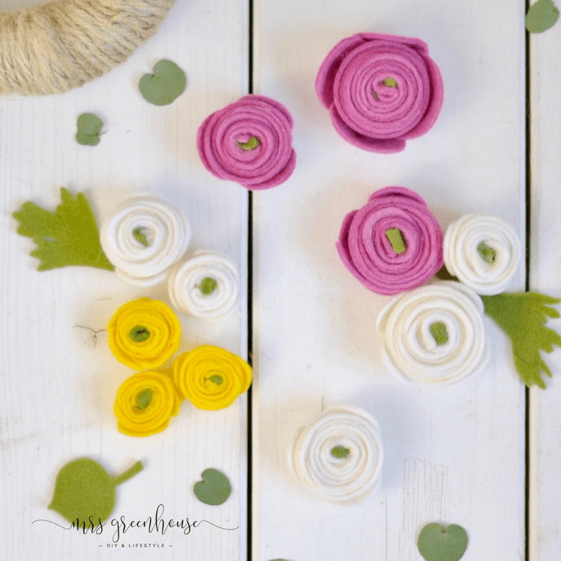 Ranunkelblüten-Kranz aus Filz - ein Frühlings-DIY