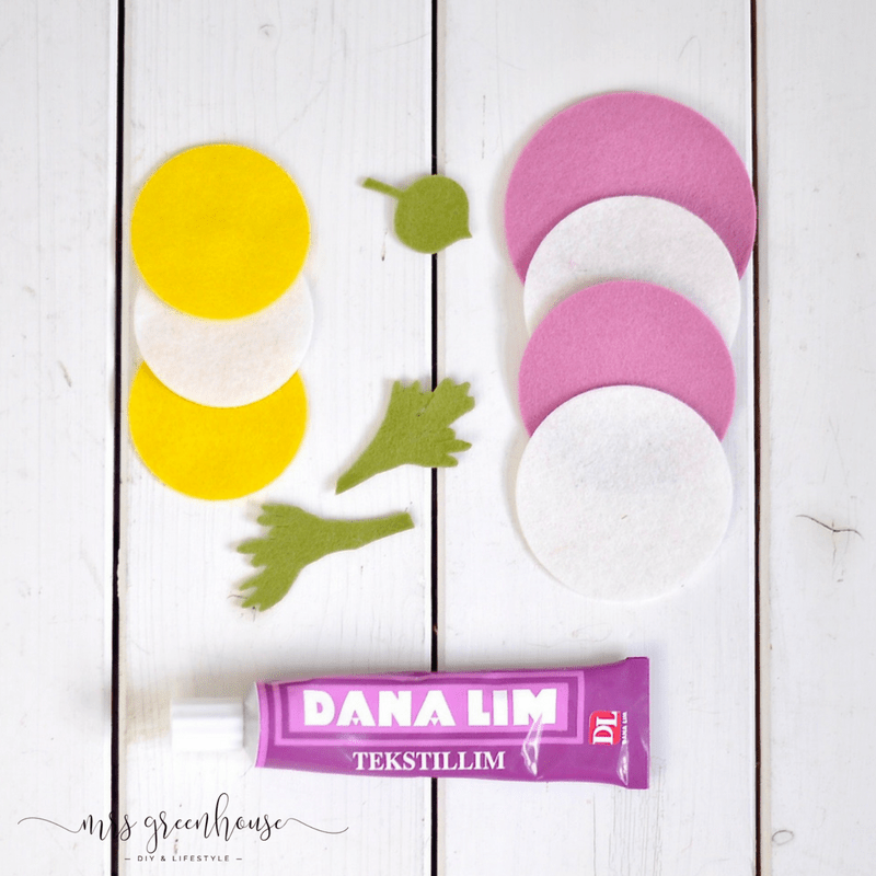 Ranunkelblüten-Kranz aus Filz - ein Frühlings-DIY