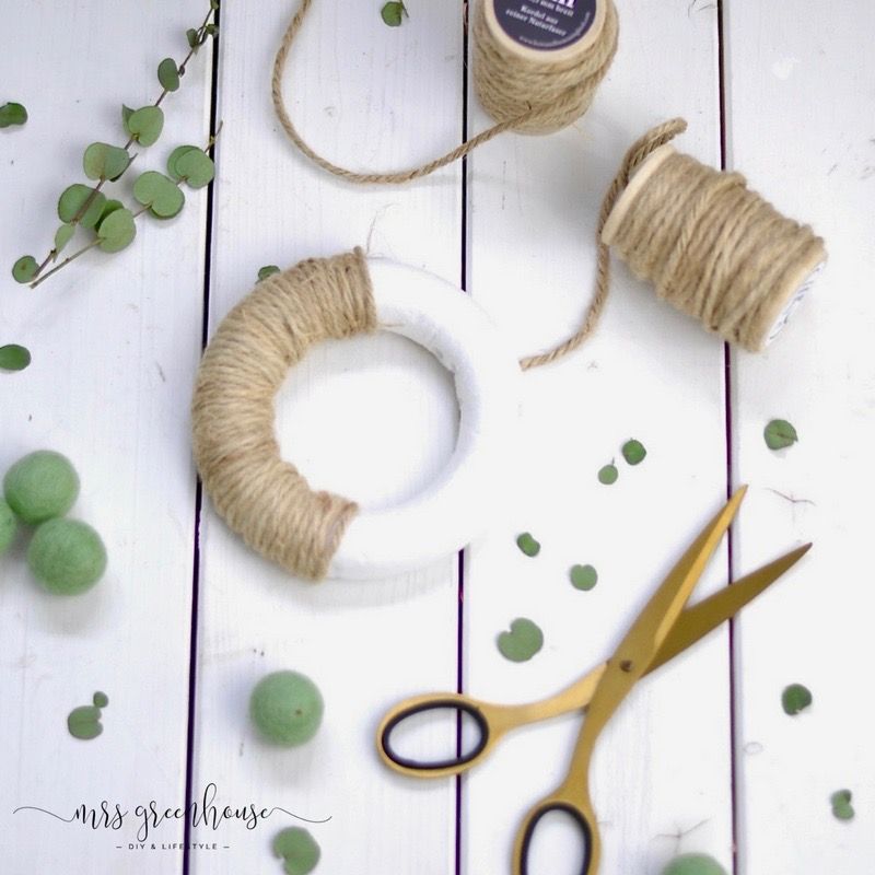 Ranunkelblüten-Kranz aus Filz - ein Frühlings-DIY