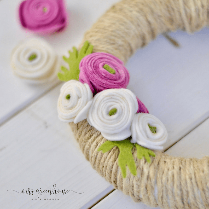 Ranunkelblüten-Kranz aus Filz - ein Frühlings-DIY