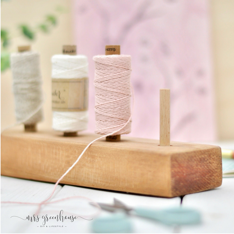 DIY Garnrollenhalter aus Holzresten