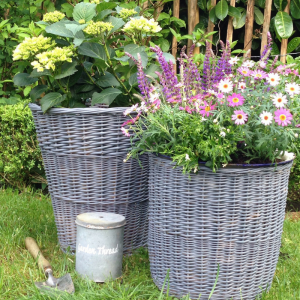 Weidenkörbe im Shabby Look, ein Garten-DIY mit Farbe auf Mrsgreenhouse.de