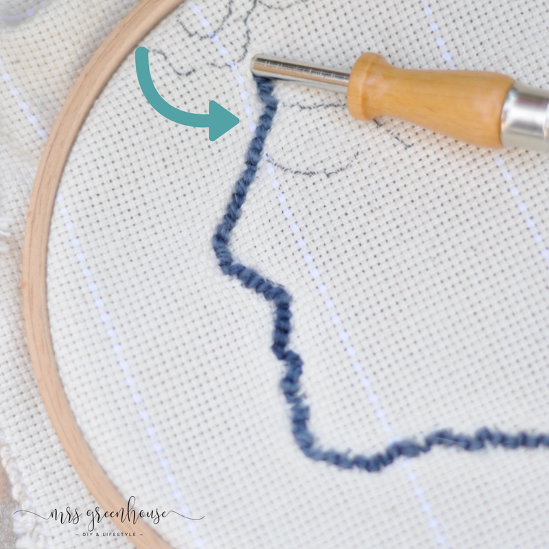 punchneedle und eine Sommerdame im Stickrahmen