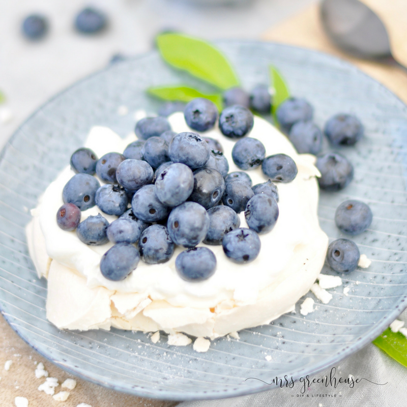 Pavlova mit Blaubeeren
