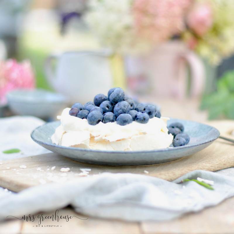 Pavlova mit Blaubeeren