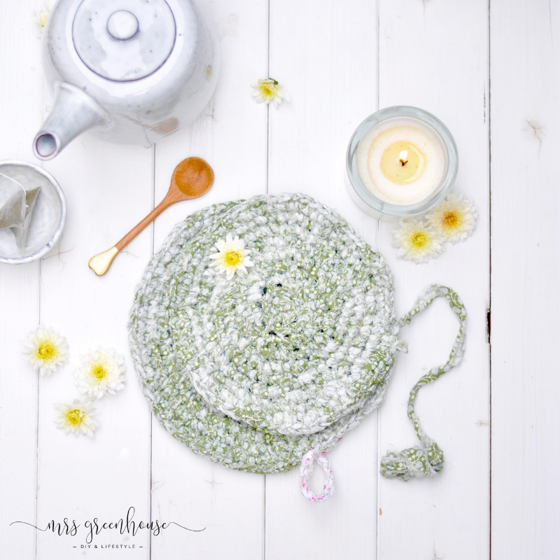 DIY- Gehäkelter Untersetzer aus recycelten Stoffen