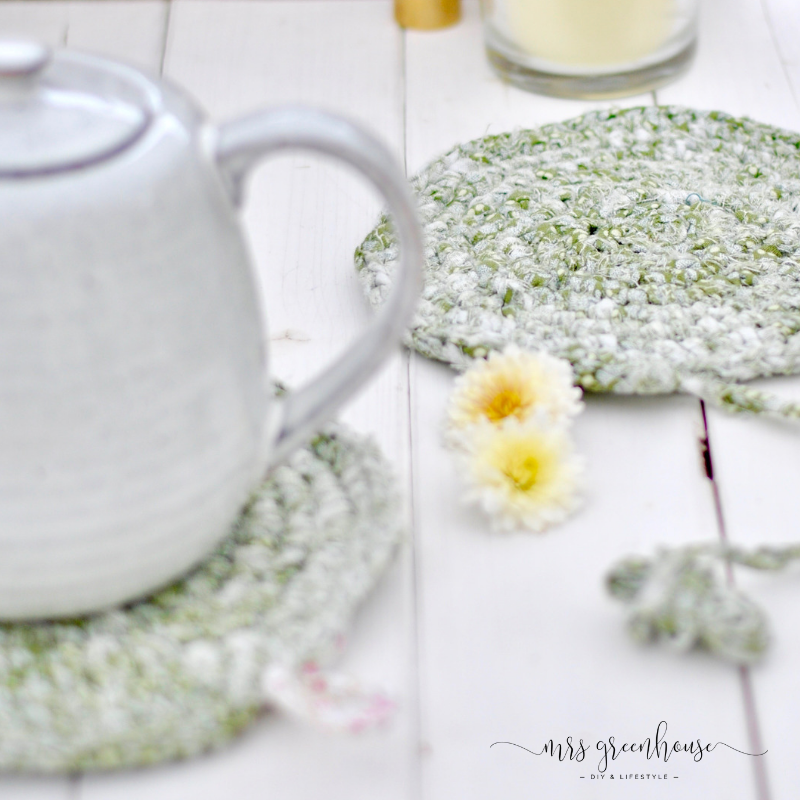 DIY- Gehäkelter Untersetzer aus recycelten Stoffen