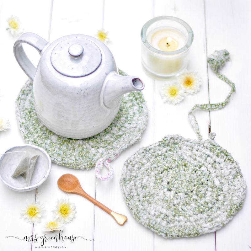 DIY- Gehäkelter Untersetzer aus recycelten Stoffen