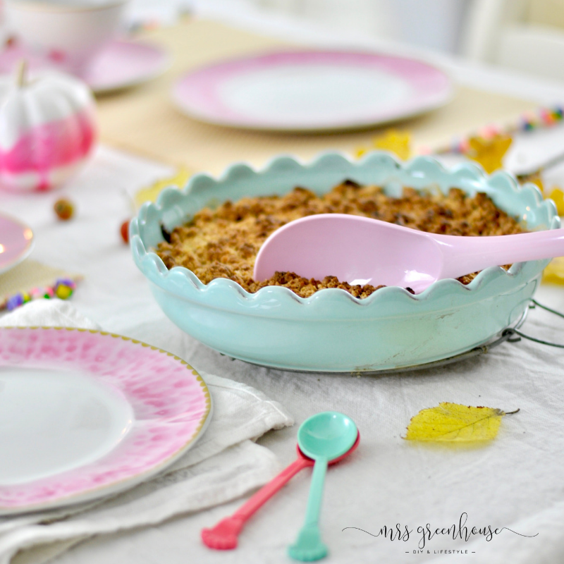 Apfel Crumble mit Wallnüssen und marmorierter Kürbis