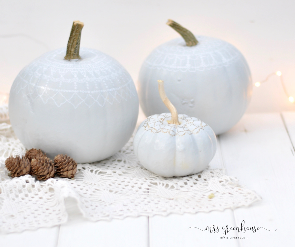 Kürbis-DIY mit Spitzenmuster