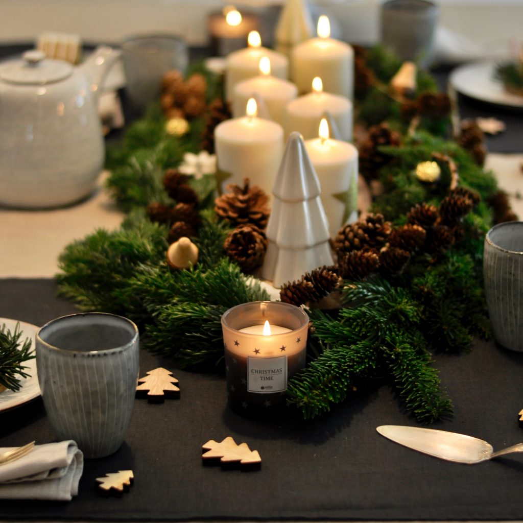 Waldweihnachten Tischdekoration Mit Kerzen Und Ein