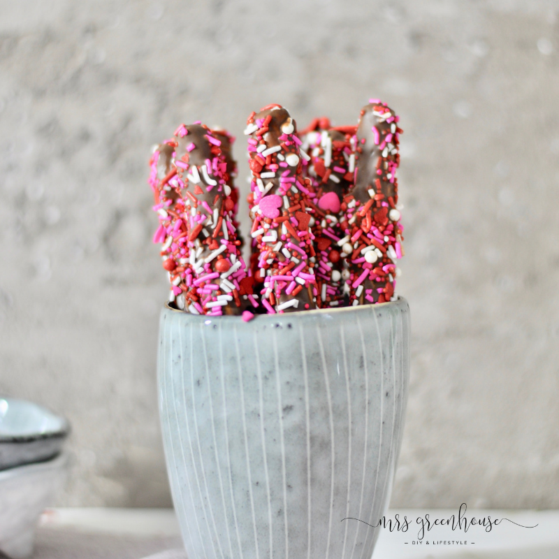 Laugenstangen mit Konfettistreuseln