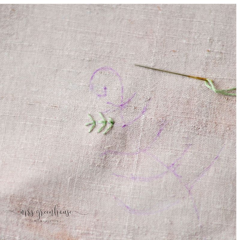 Stoff mit Farn besticken