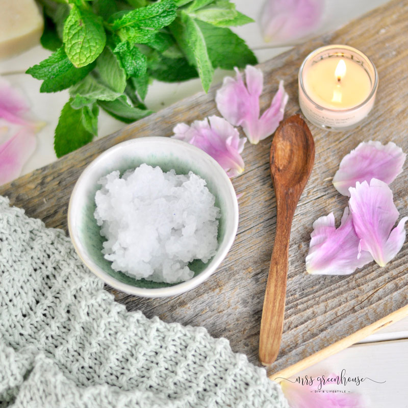 Fusspeeling mit Pfefferminze und Epsomsalz
