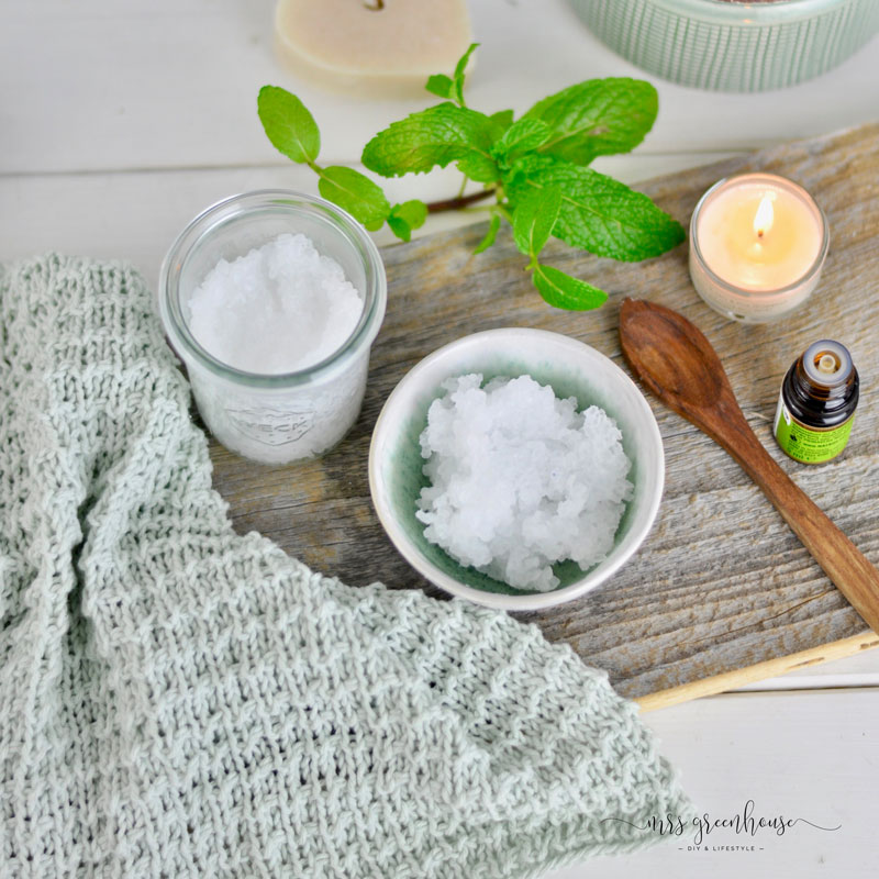 Fusspeeling mit Pfefferminze und Epsomsalz