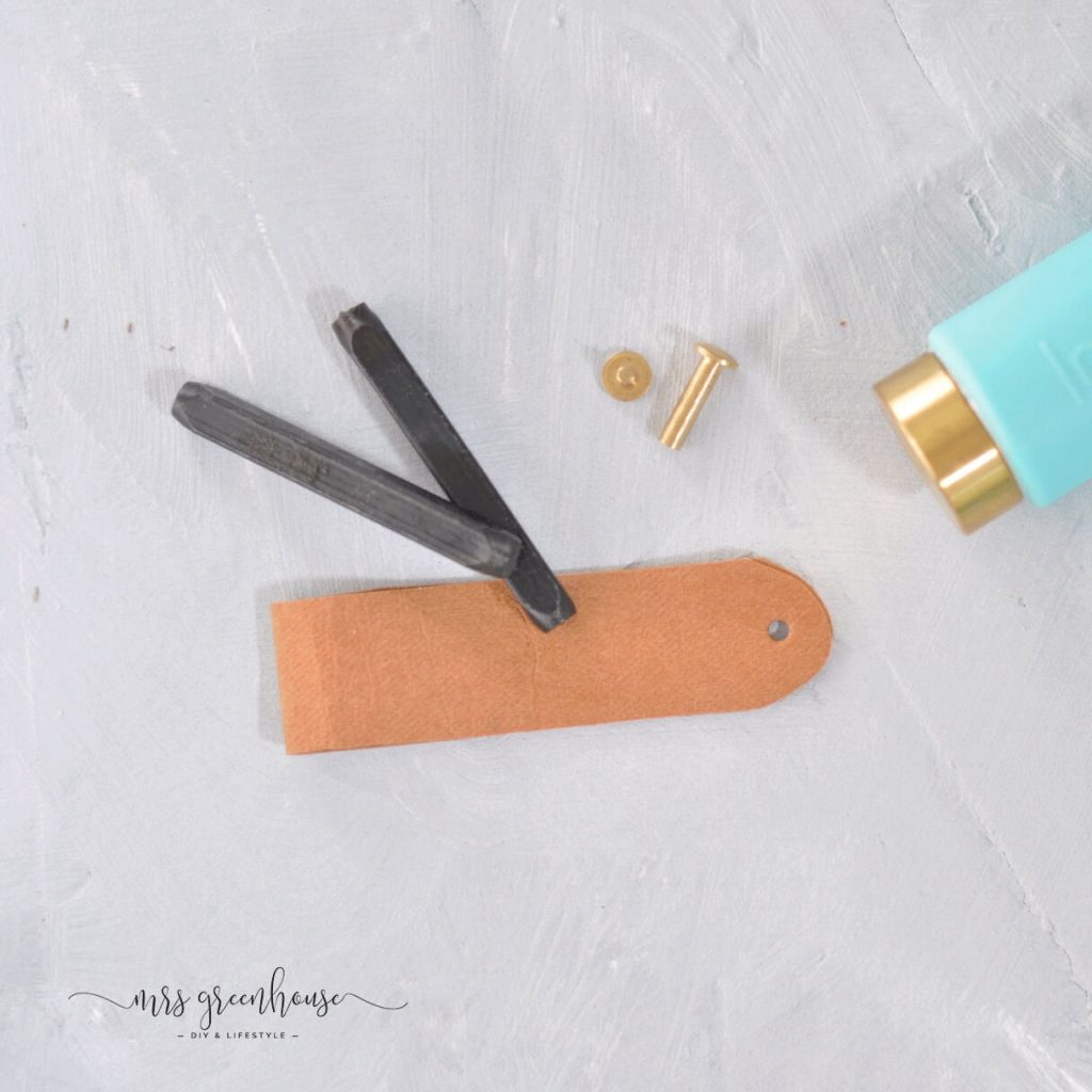 Schild mit Schlagbuchstaben