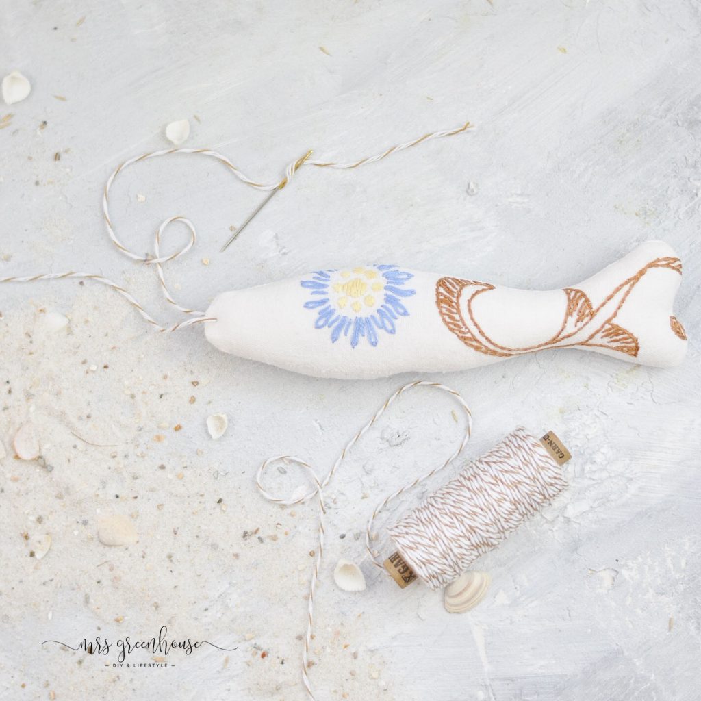 Band in Stofffische ziehen