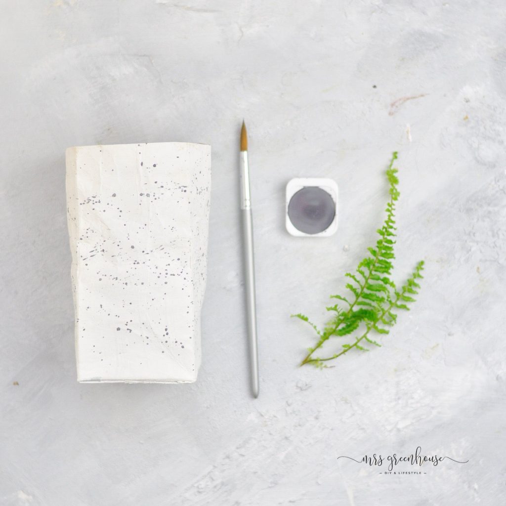 Tetrapack mit Mustern bemalen