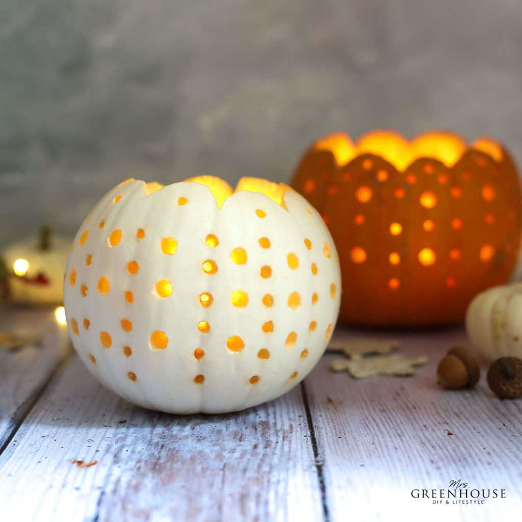 Kürbisse mit Lochmuster
