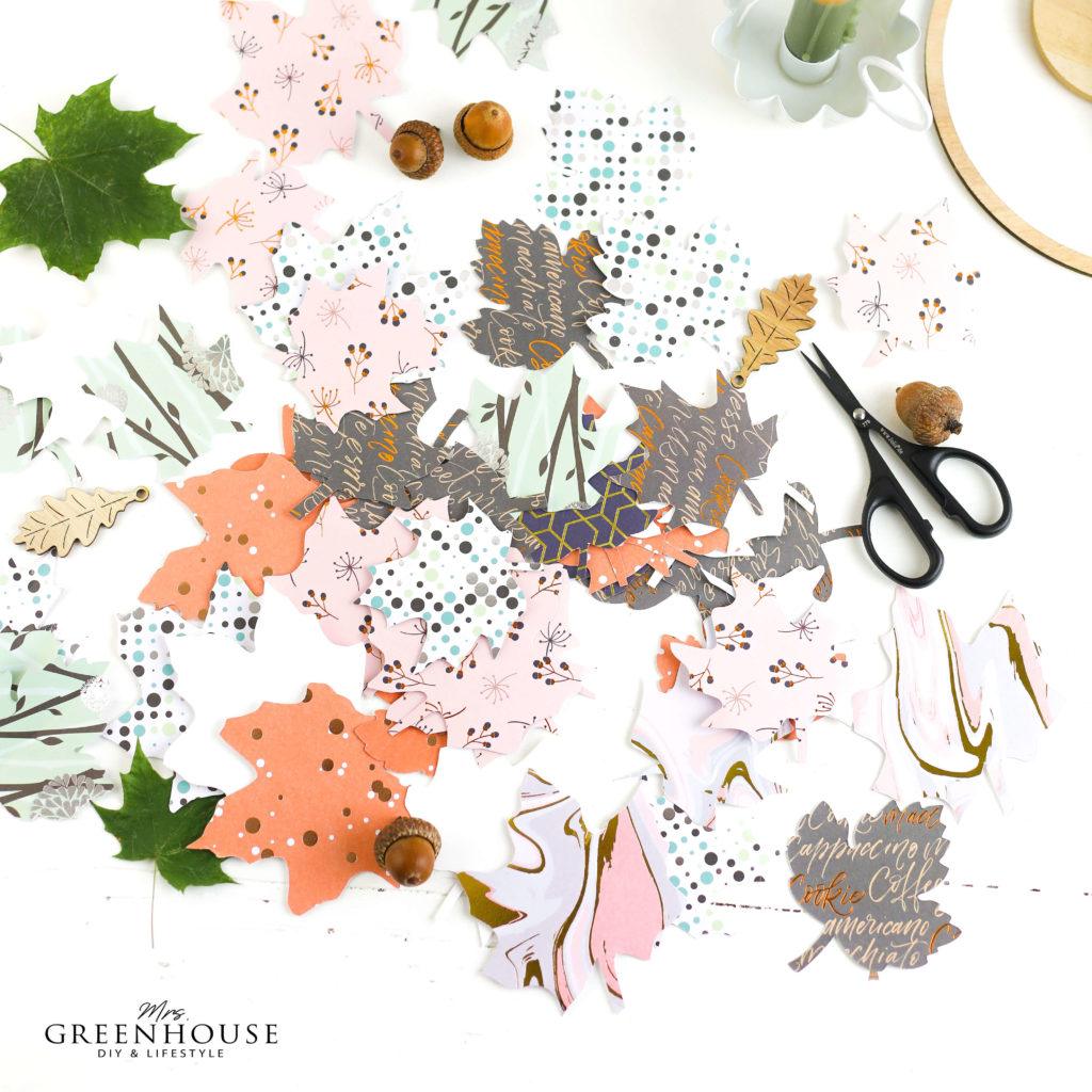 Blätter aus Papier ausschneiden