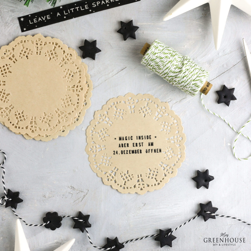 Geschenke mit de Textstempel bestempeln