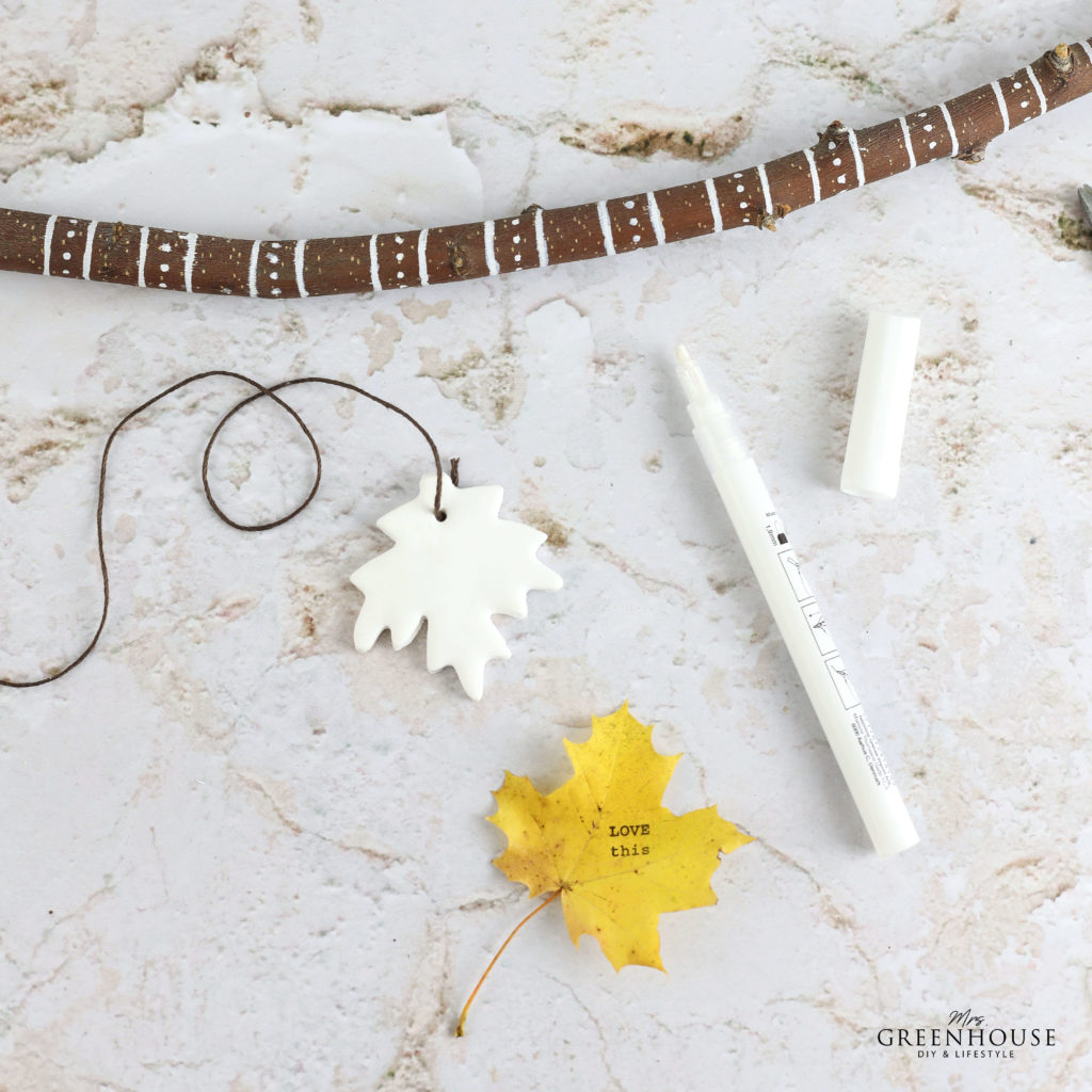 Ast mit Boho Mustern anmalen