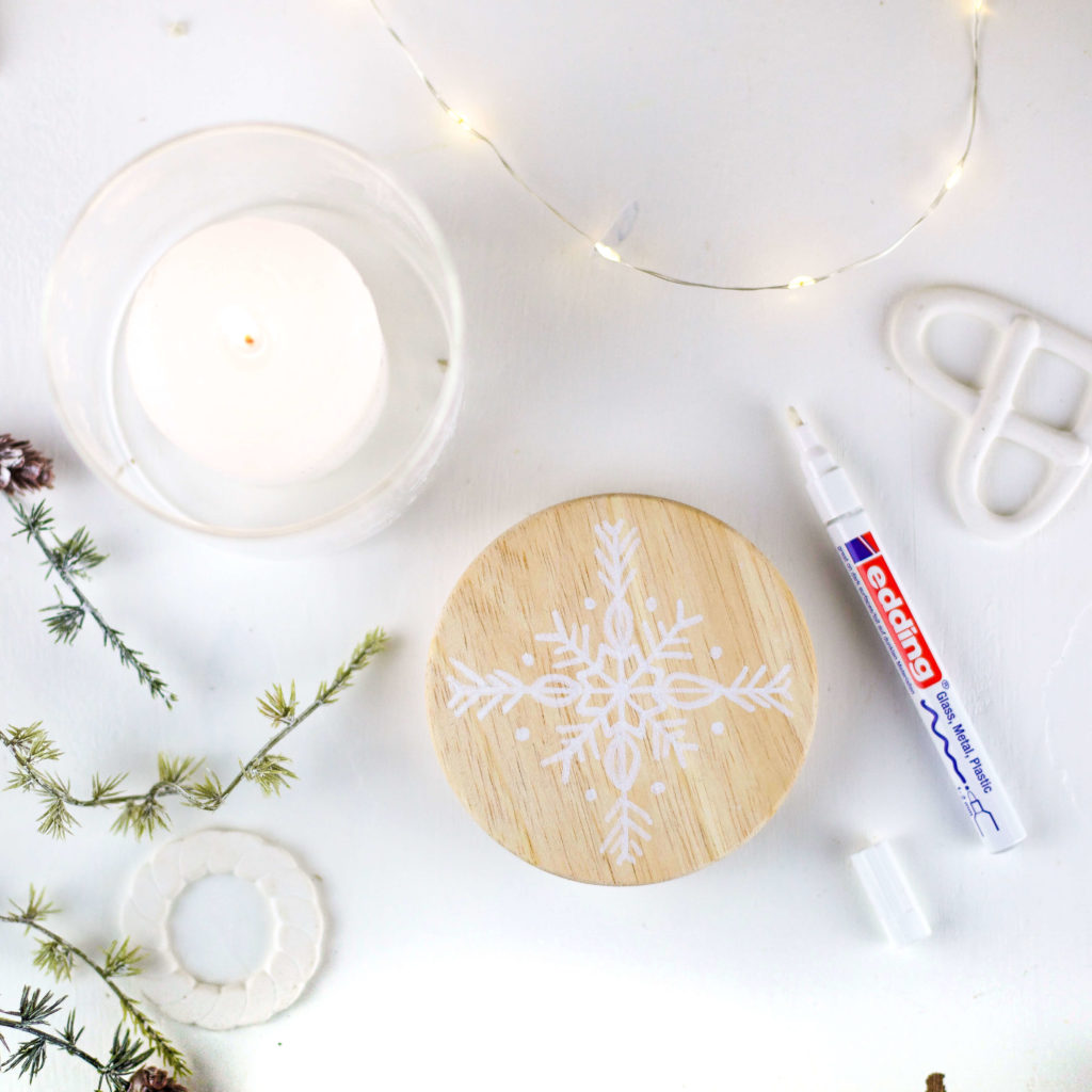 Holzdeckel mit Lackmarker verzieren