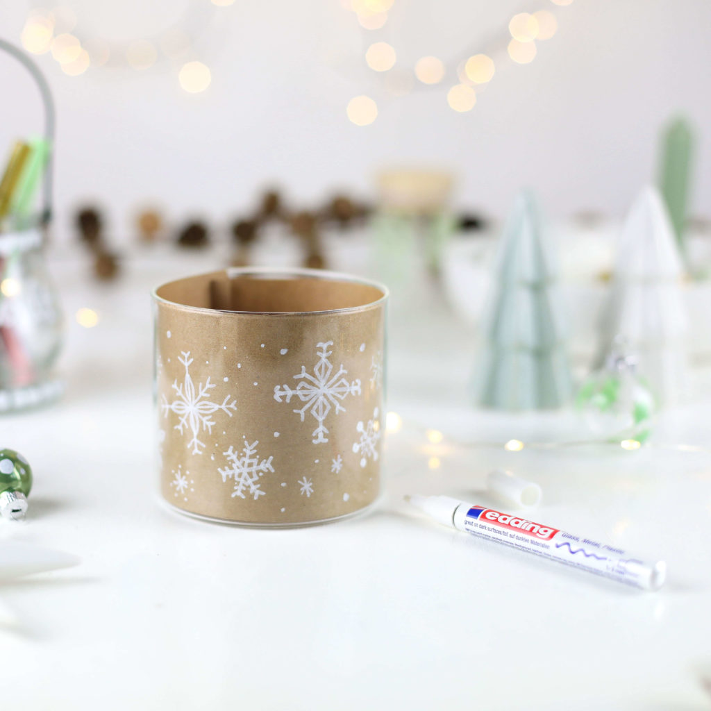 Glas mit Lackmarkern verzieren