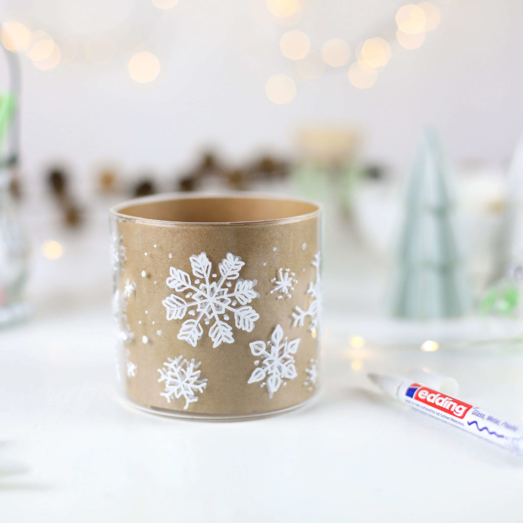 Glas mit Lackmarkern verzieren