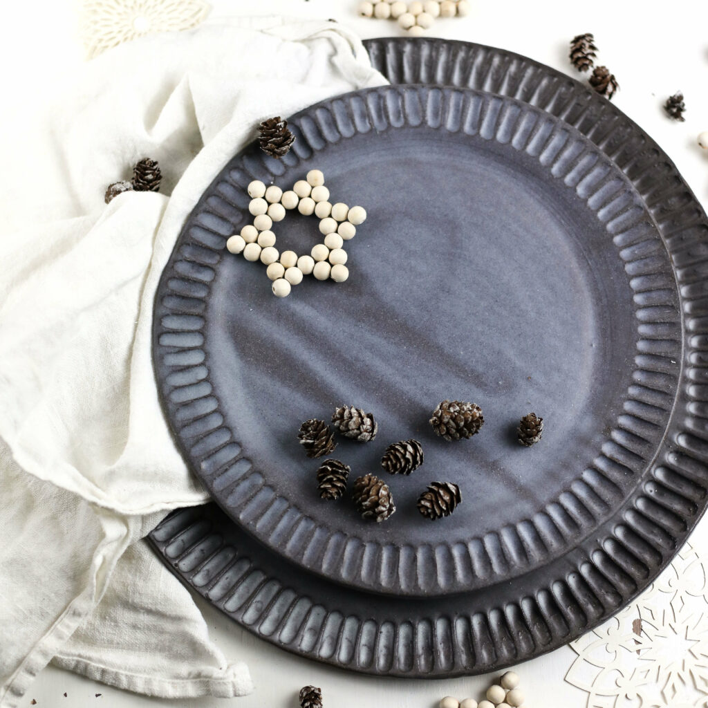 getöpferte Kuchenplatte