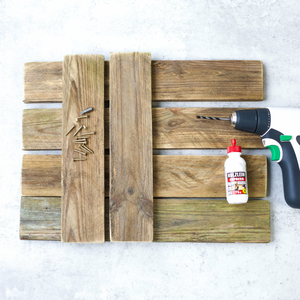 Holzleistern für Tassen Wandhalterung