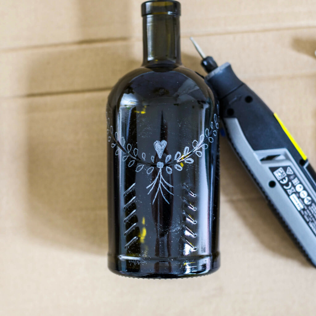 Flasche gravieren mit Dremel