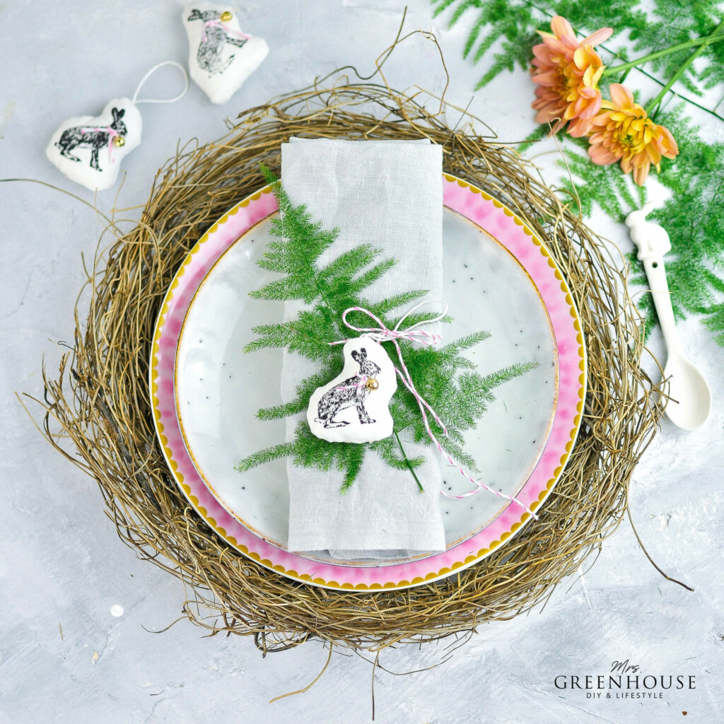 Osterdeko Ideen zum Selbermachen - Osteranhänger aus Stoff