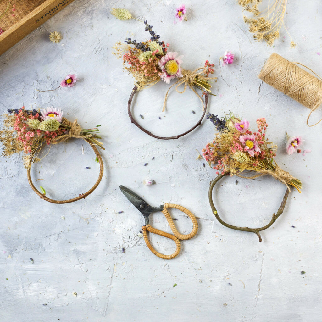 Blumenkranz Serviettenringe aus Trockenblumen