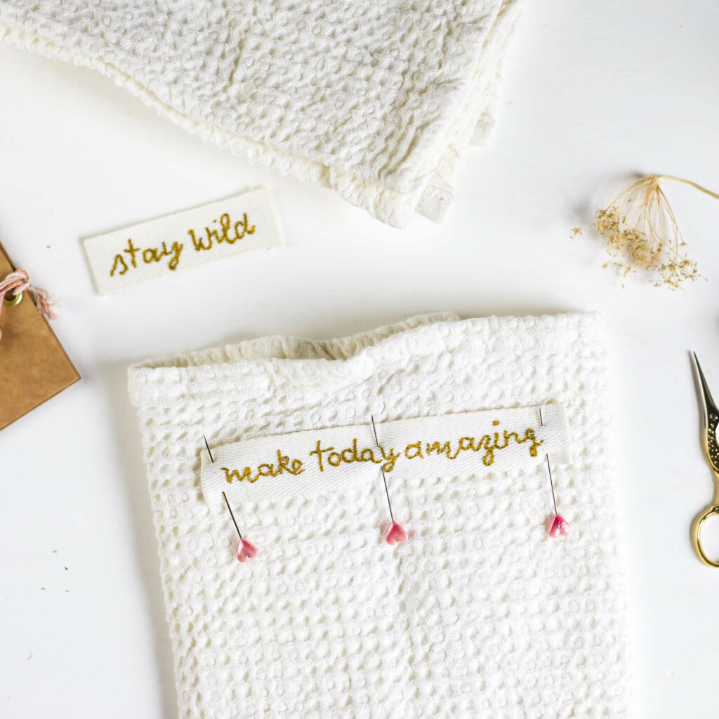 gestickter Schriftzug auf Handtuch nähen