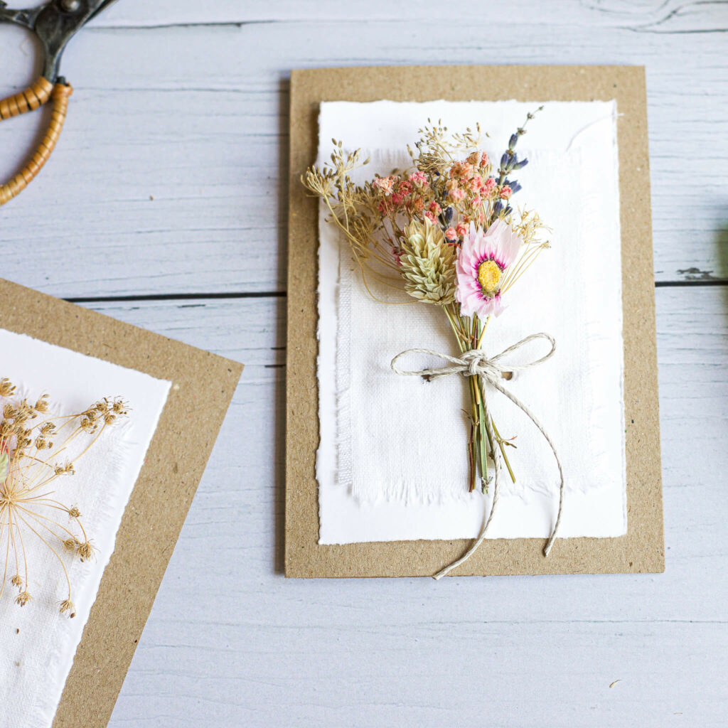 Karte mit Trockenblumen