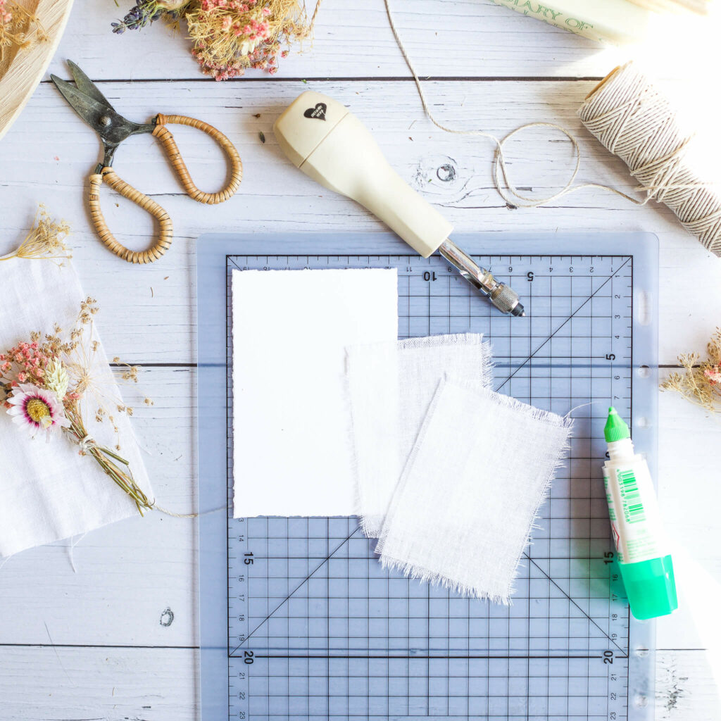 Stoff auf Karte kleben