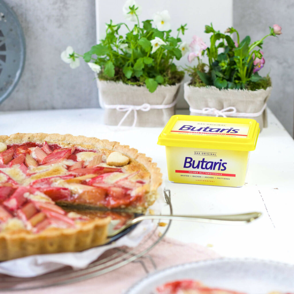 Rhabarbertarte mit Rautenmuster