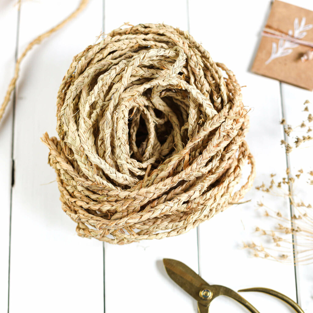 Naturbast im Zopfmuster geflochten für Windlichter im Boho Stil