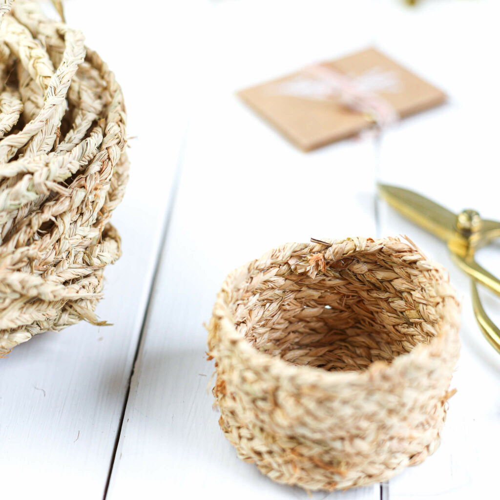 Windlicht aus Naturbast