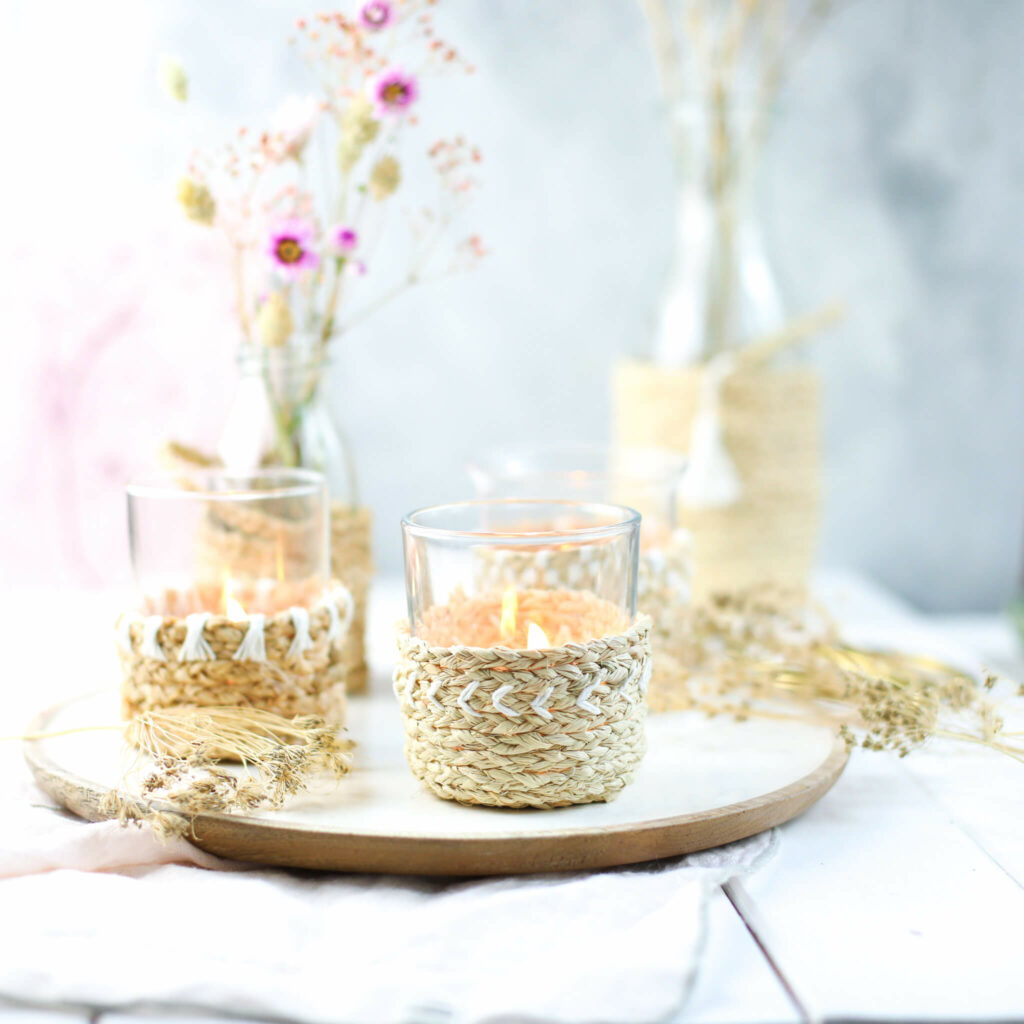 Windlicht und Vasen aus Naturbast