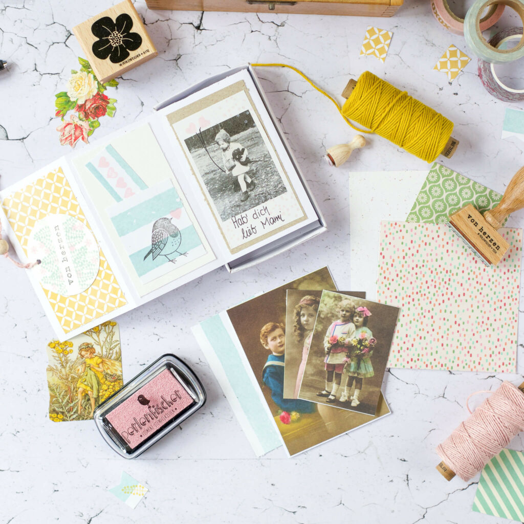 Fotos in Leporello kleben für Geschenkidee in der Streichholzschachtel