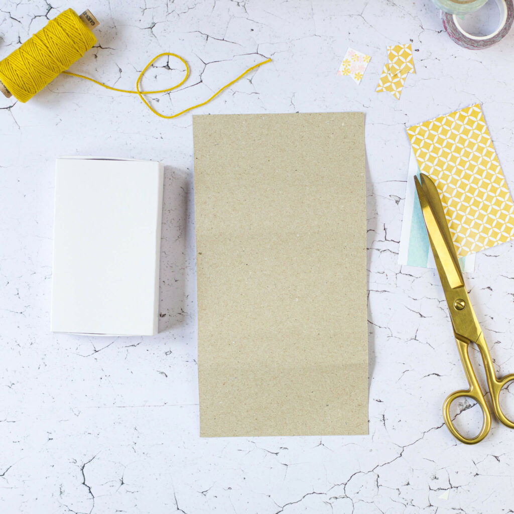 Streichholzschachtel mit Papier bekleben