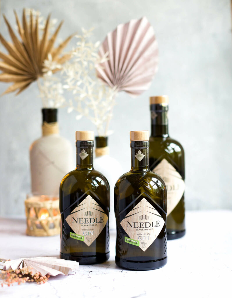 Ginflaschen Upcycling - Vasen im Sprenkel Look