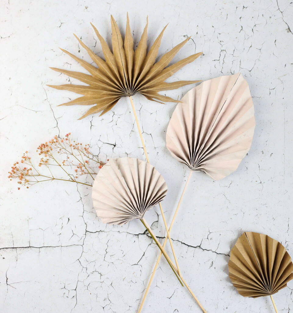 Palmblätter aus Papier falten