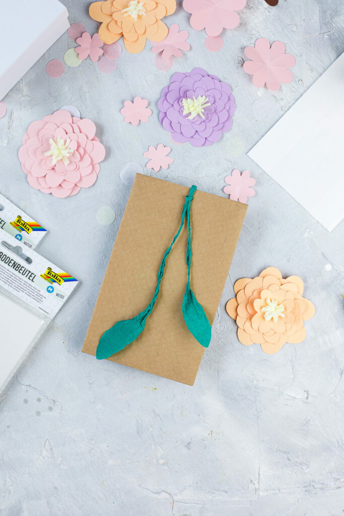 Blätterranke aus Krepp Papier basteln